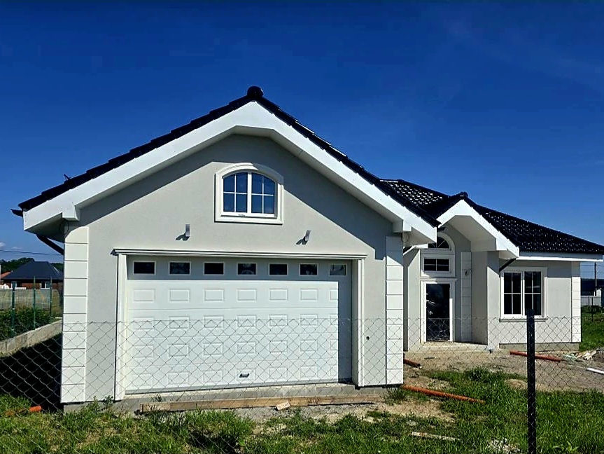 Секционные ворота DoorHan в Казани с установкой