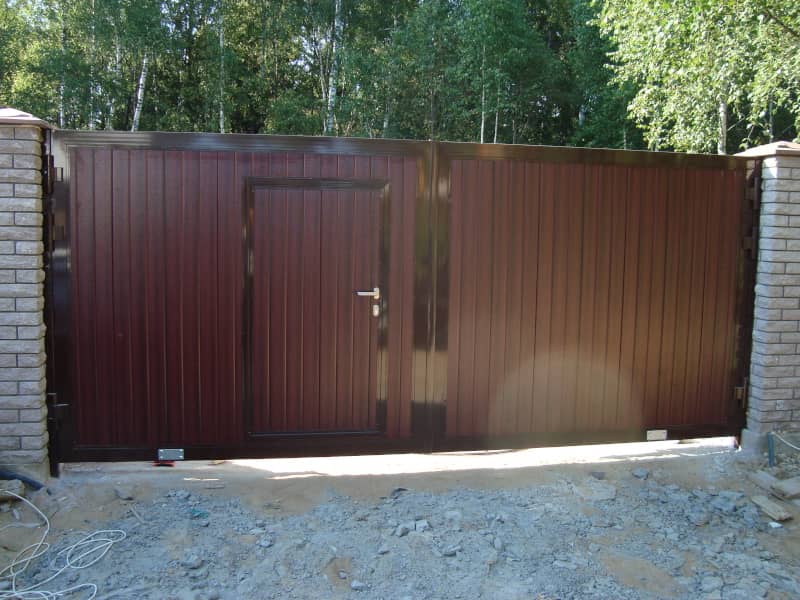 Уличные ворота DoorHan в Казани с установкой
